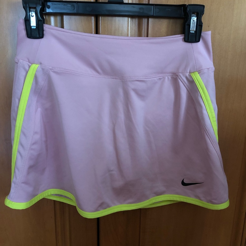 Like new! Nike cream skirt/skirt in small